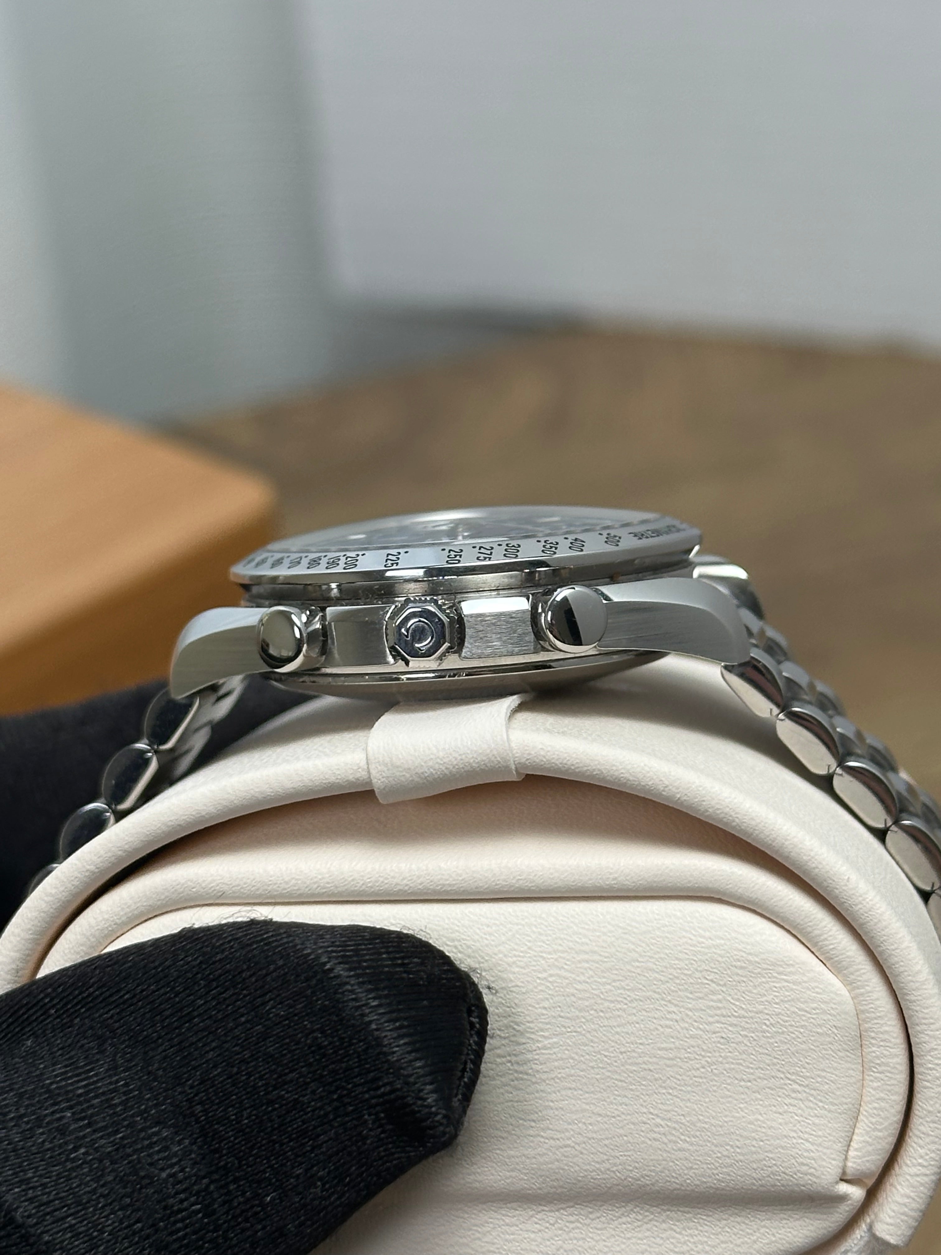 Omega Speedmaster Day-Date 39mm